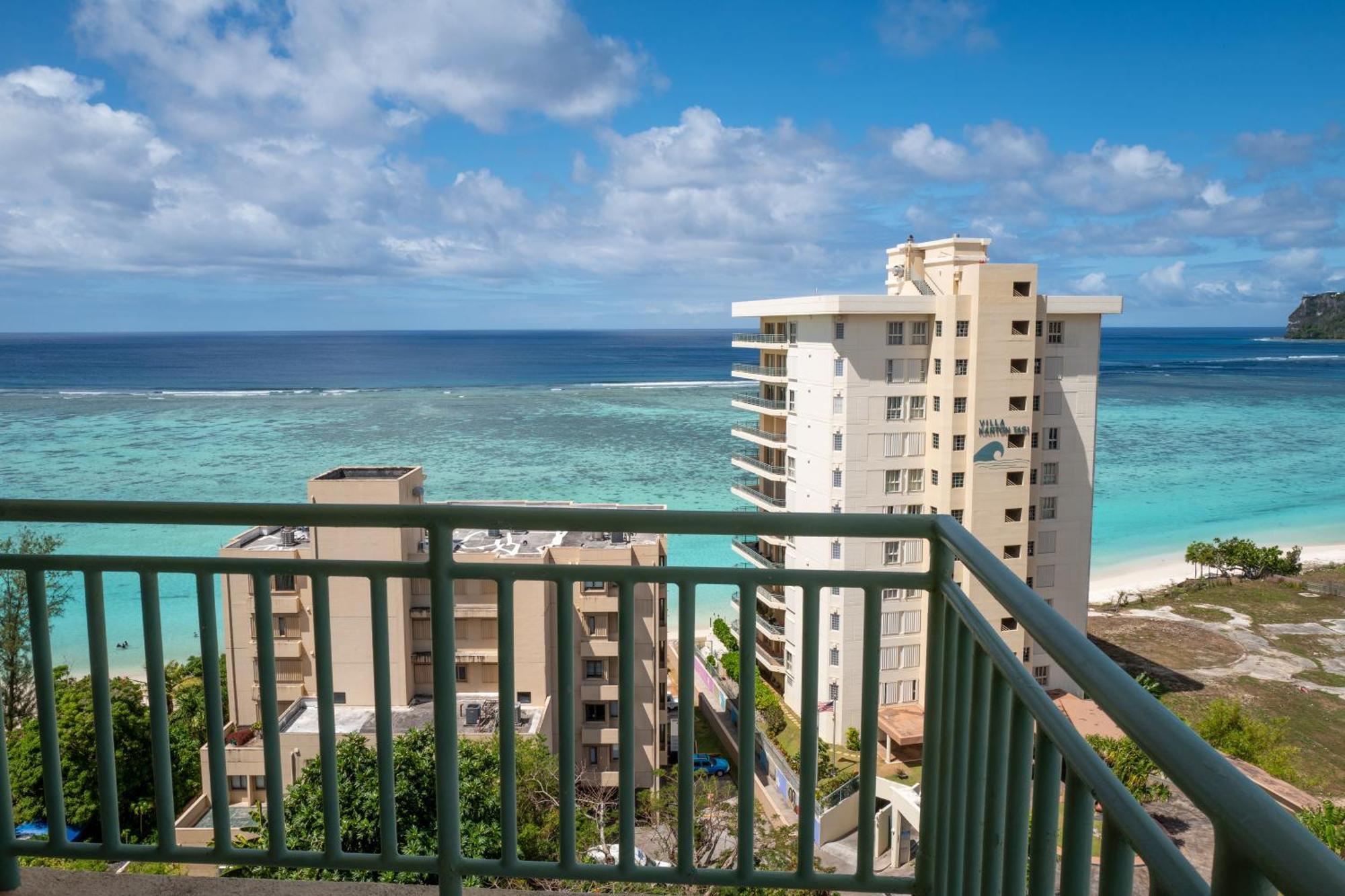 Holiday Resort & Spa Guam Tumon Extérieur photo
